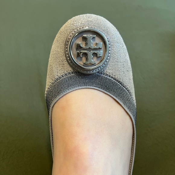 Tory Burch Caroline 2 Metallic Gray Suede Flats - Picture 11 of 11